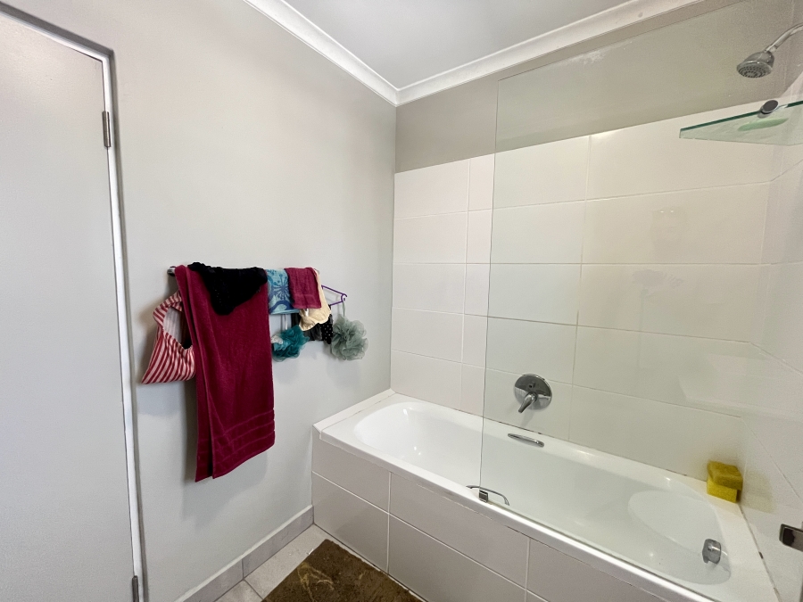 To Let 2 Bedroom Property for Rent in Parklands Western Cape